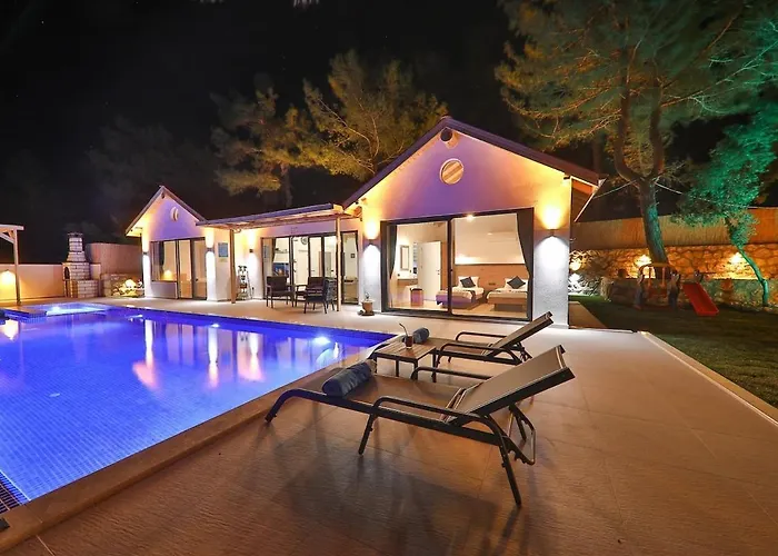 Doga Manzarali Kozalak Kalkan 아파트 카스